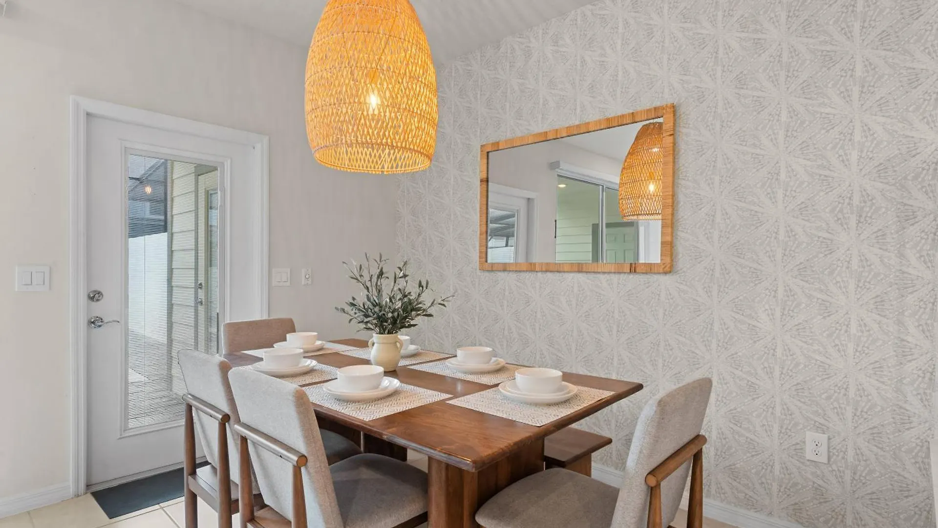 Relax In Style With Private Pool, Bbq And More Davenport