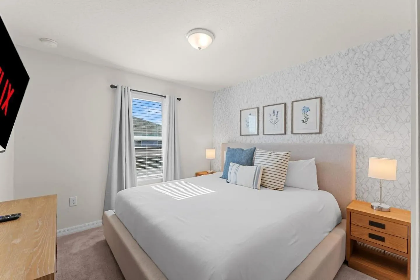 Relax In Style With Private Pool, Bbq And More Davenport