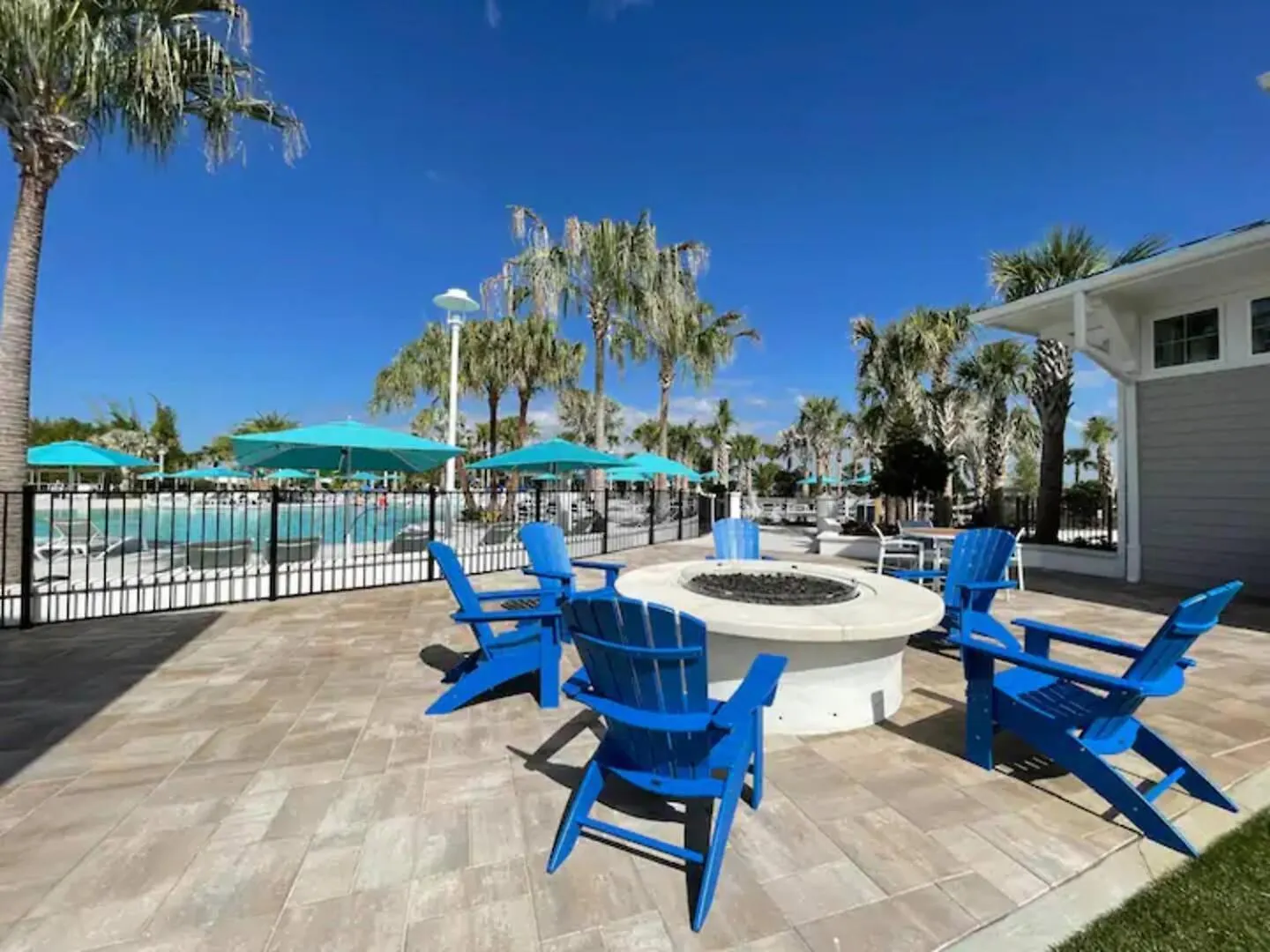 Relax In Style With Private Pool, Bbq And More Davenport