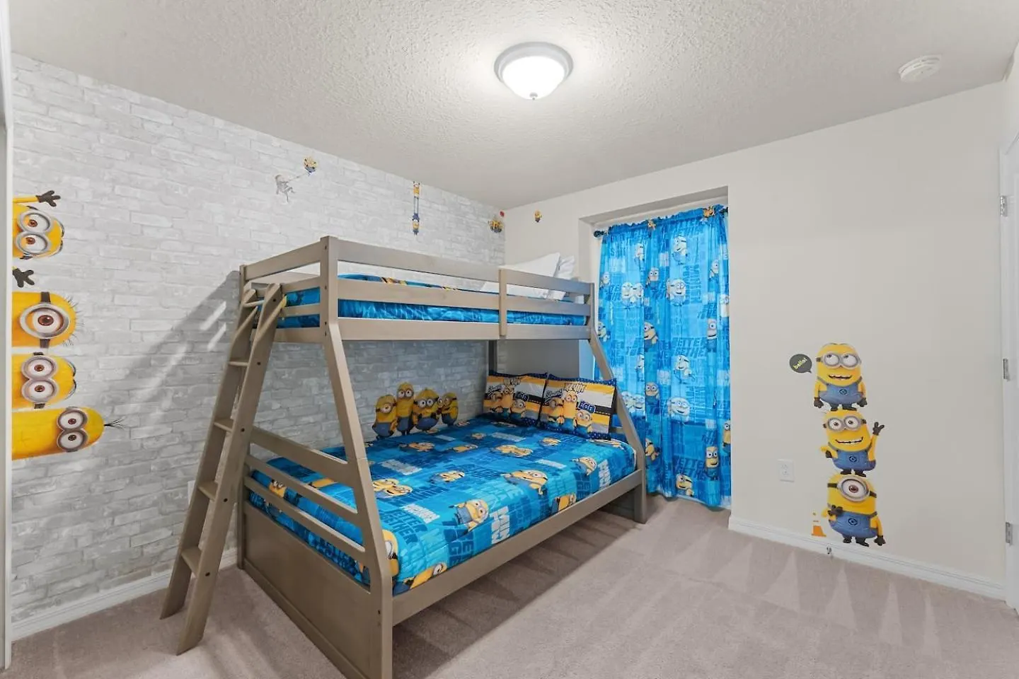 Relax In Style With Private Pool, Bbq And More Davenport