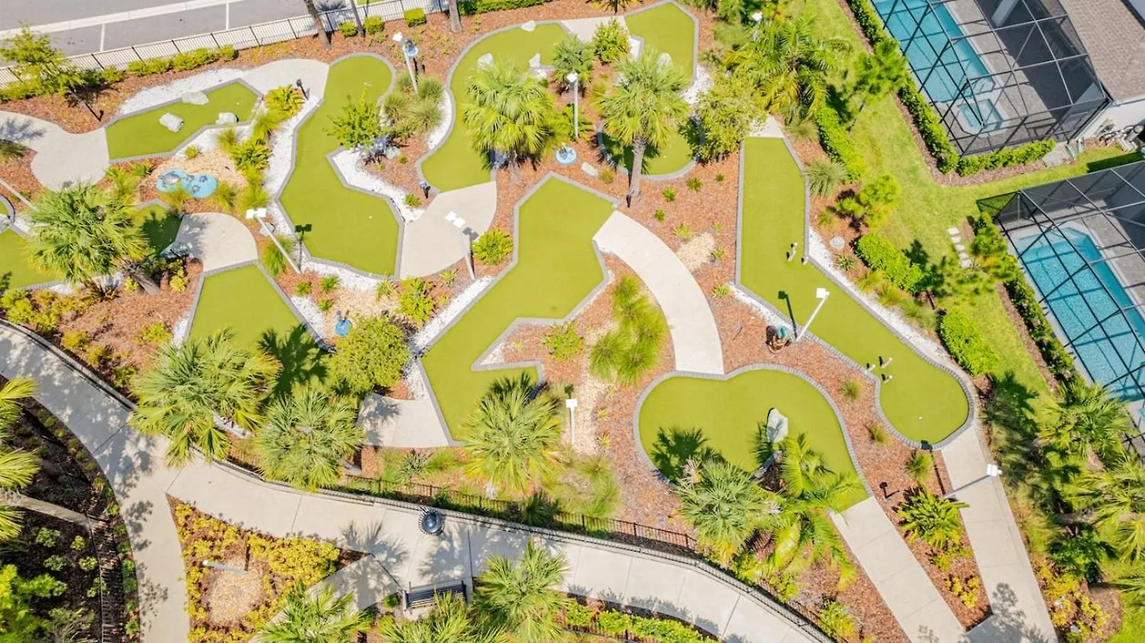 Relax In Style With Private Pool, Bbq And More Davenport